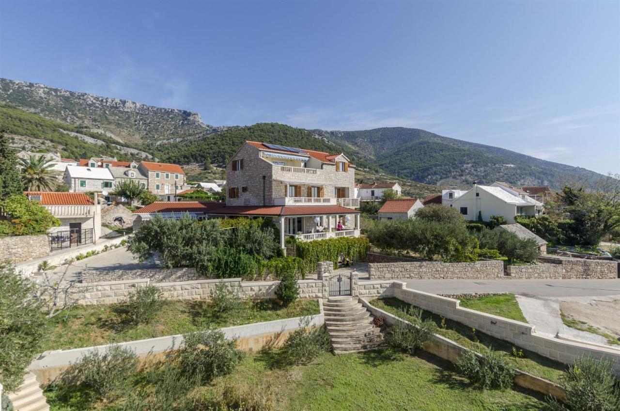 Apartments And Rooms Lea Bol Exterior photo