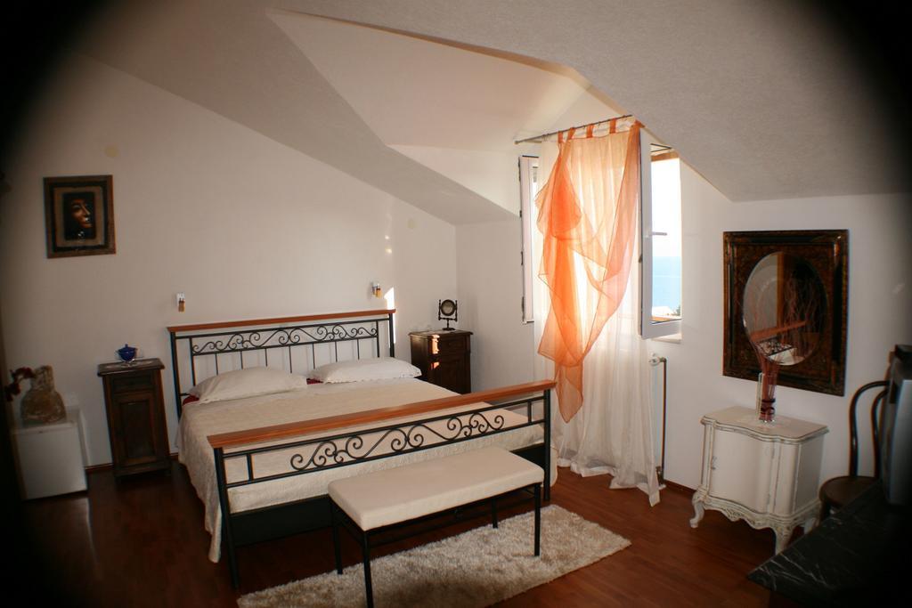 Apartments And Rooms Lea Bol Exterior photo