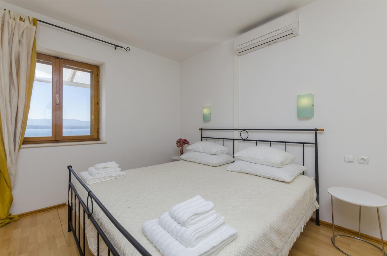 Apartments And Rooms Lea Bol Exterior photo