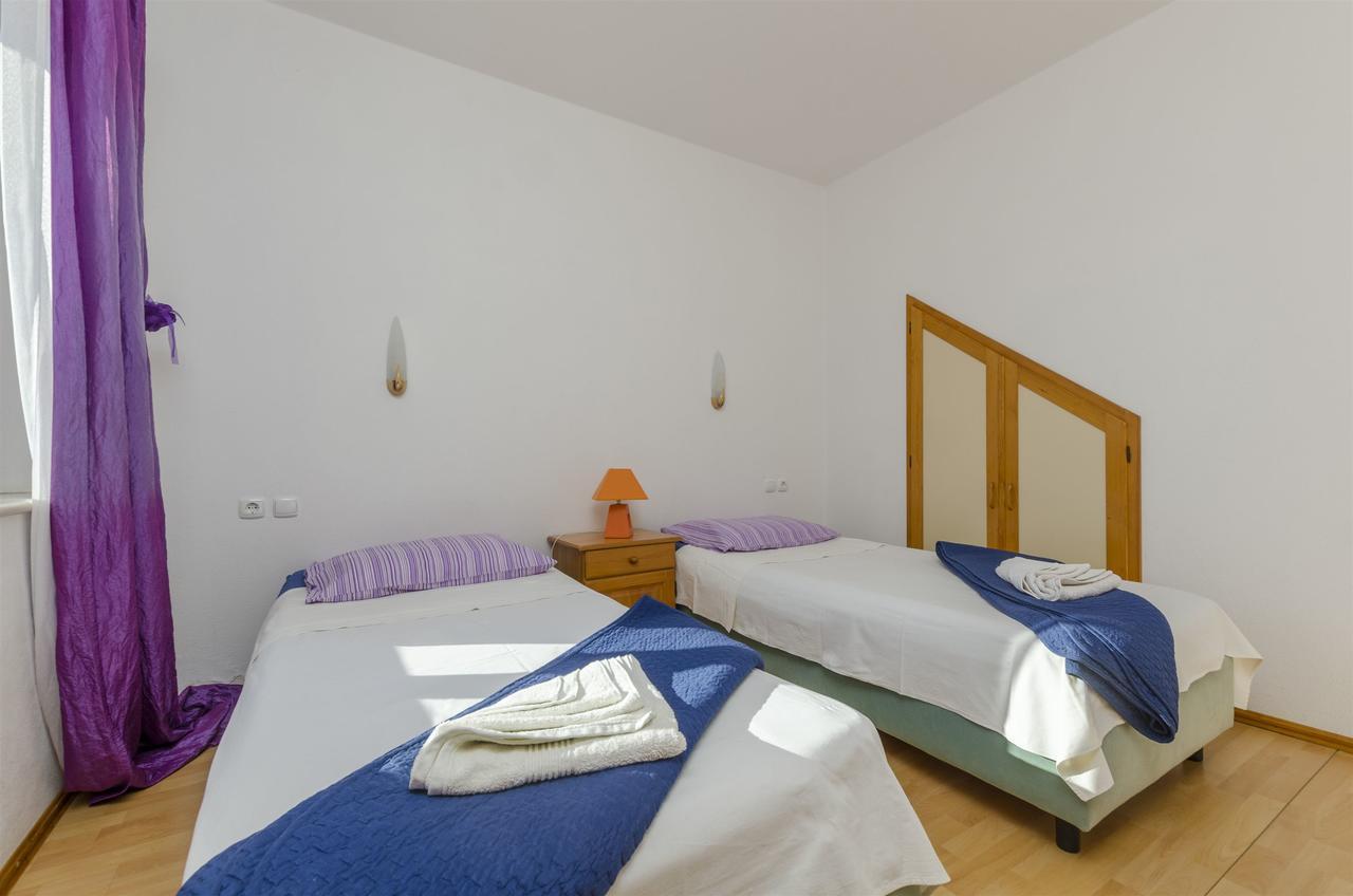 Apartments And Rooms Lea Bol Exterior photo
