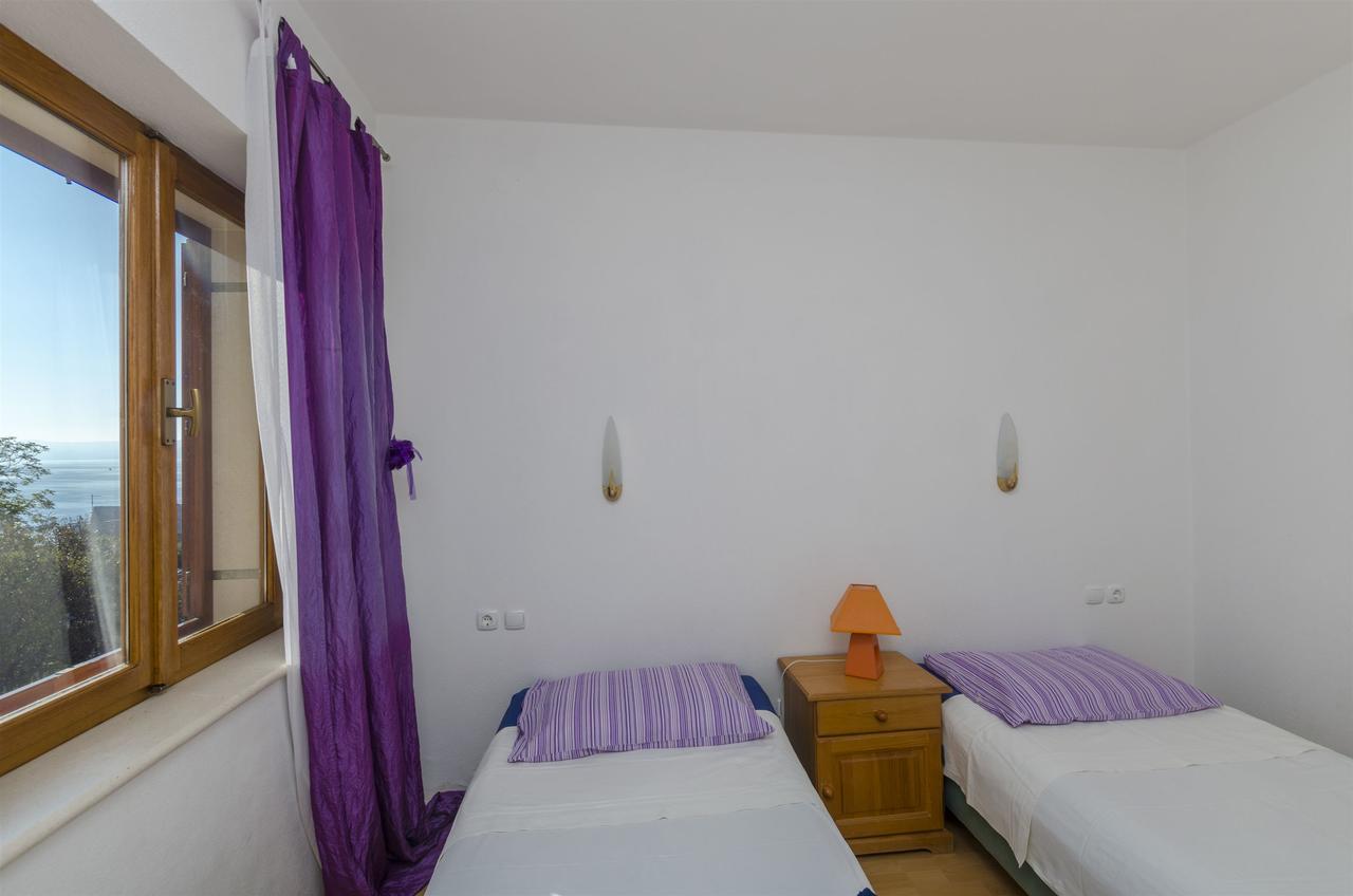 Apartments And Rooms Lea Bol Exterior photo