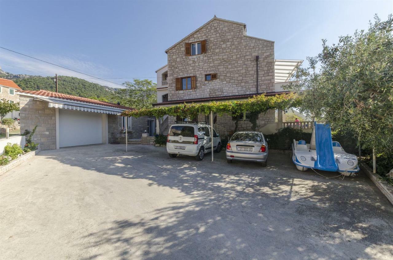 Apartments And Rooms Lea Bol Exterior photo